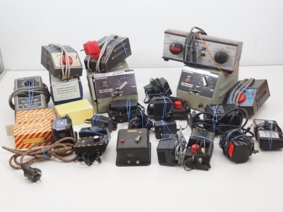 Lot 465 - A large lucky dip lot of model railway...