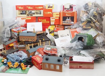 Lot 471 - A large lucky dip removals box of OO gauge...