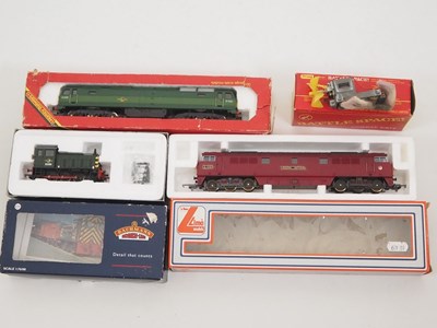Lot 473 - A group of OO gauge diesel locomotives by...