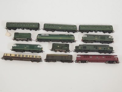Lot 474 - A group of OO gauge unboxed diesel locomotives...