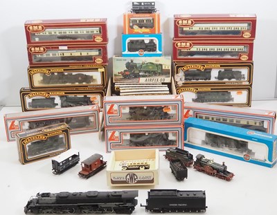 Lot 486 - A quantity of boxed and unboxed OO gauge...