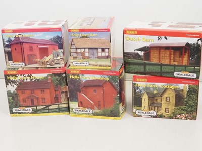 Lot 493 - A farmyard of HORNBY SKALEDALE OO gauge resin...