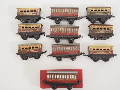 Lot 510 - A mixed group of HORNBY O gauge 4-wheel...