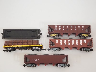 Lot 526 - A group of G scale American Outline hopper and...