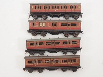 Lot 568 - A group of vintage O gauge BASSETT-LOWKE...
