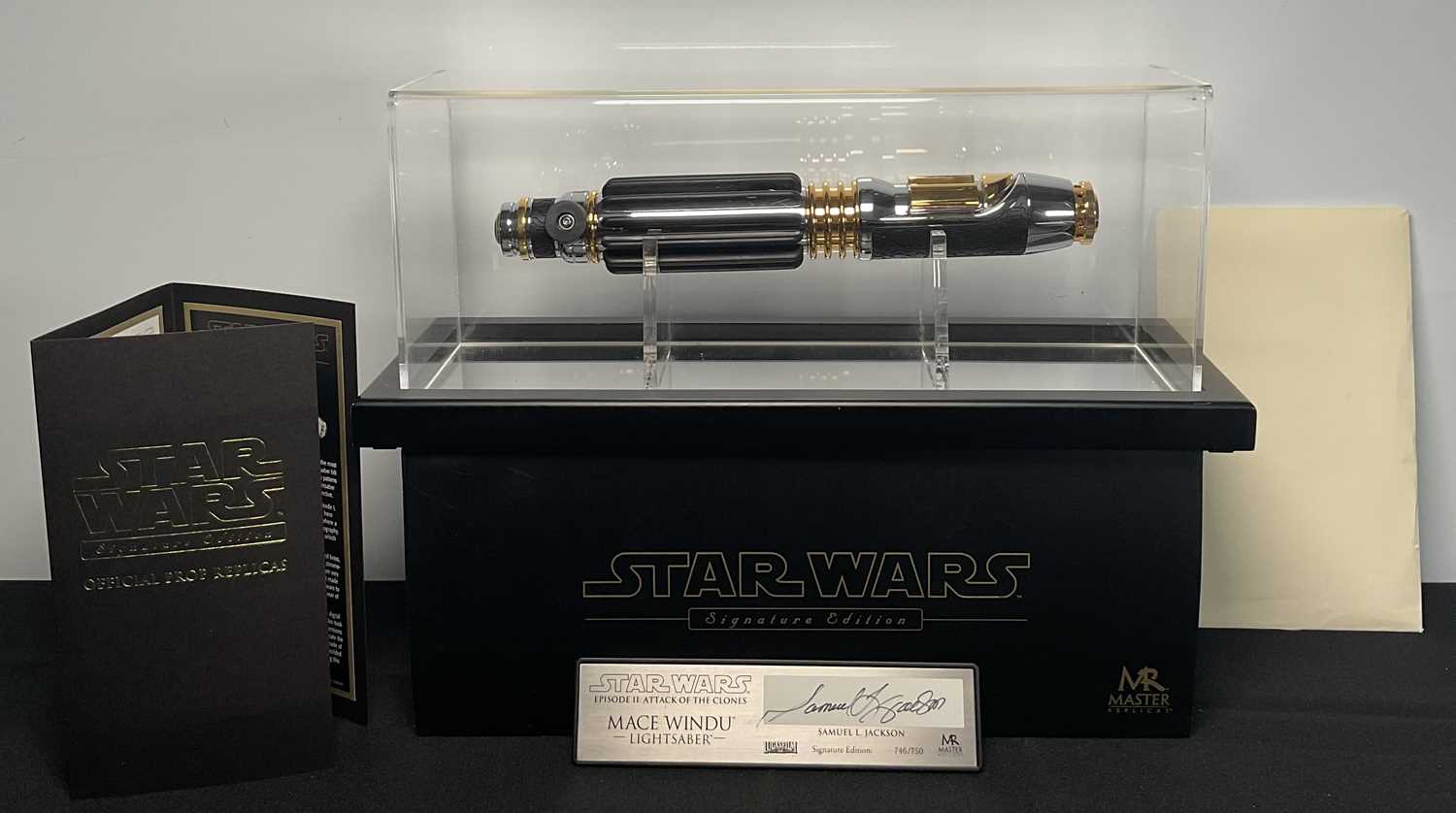 Lot 516 - STAR WARS - A Master Replicas Star Wars...
