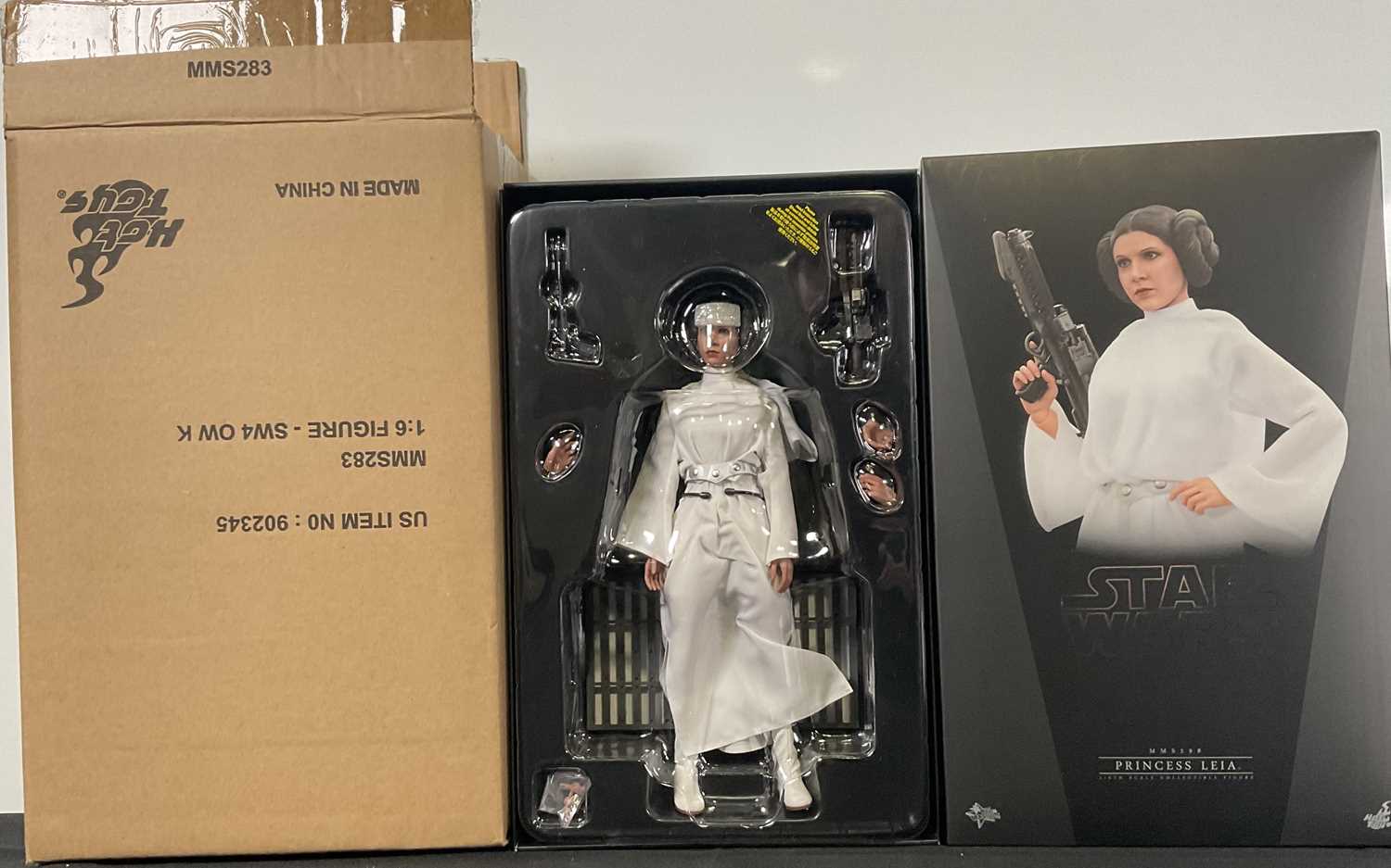 Lot 503 - STAR WARS - A Hot Toys Movie Masterpiece...