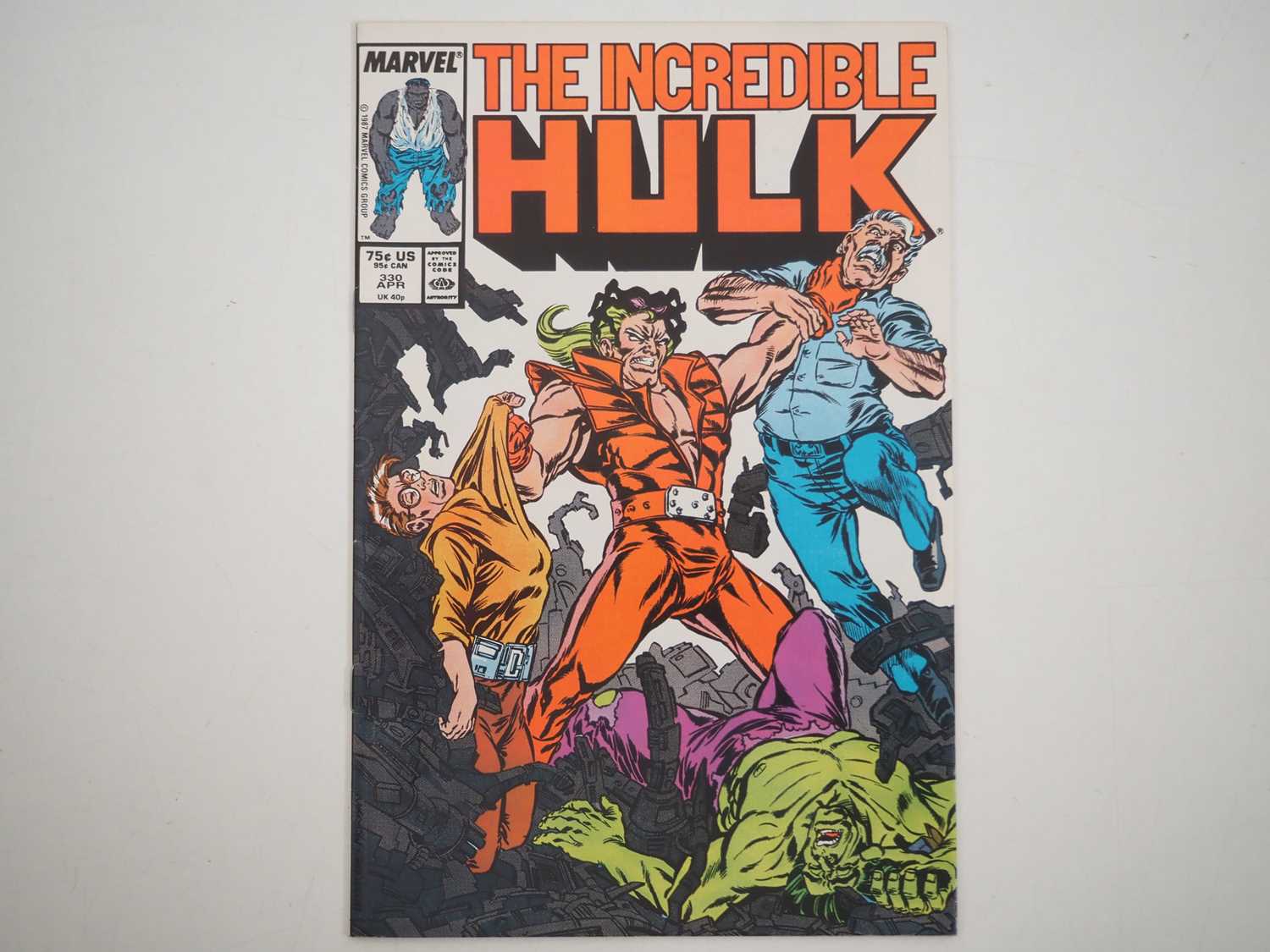Lot 44 - INCREDIBLE HULK #330 (1987 - MARVEL) - The...