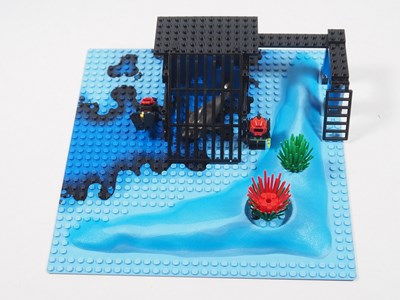 Lot 19 - LEGO - AQUAZONE #6190 - Shark's Crystal Cave -...
