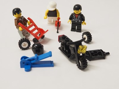 Lot 42 - LEGO - CLASSIC TOWN #6561 Hot Rod Club -...