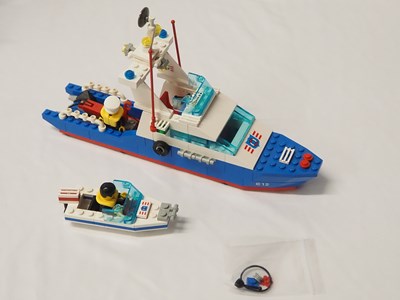 Lot 46 - LEGO - CLASSIC TOWN - A group of three Coast...