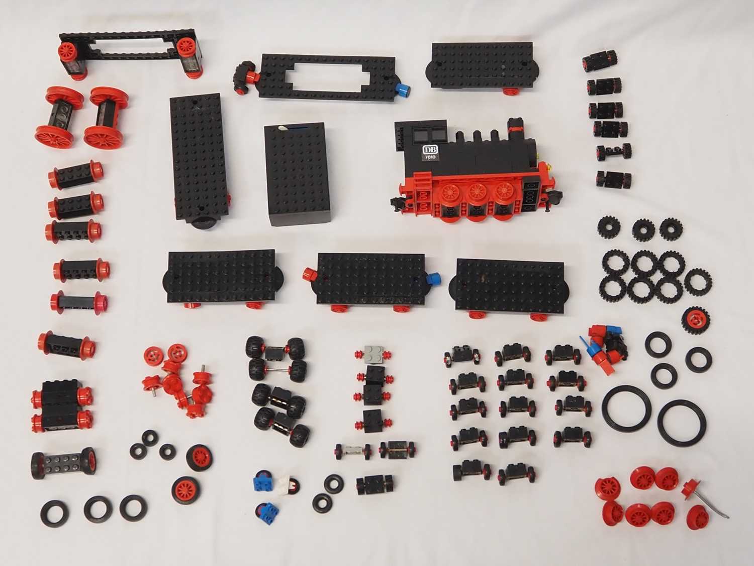 Lot 68 - LEGO - TRAIN #7810 4.5v Push Along Steam...