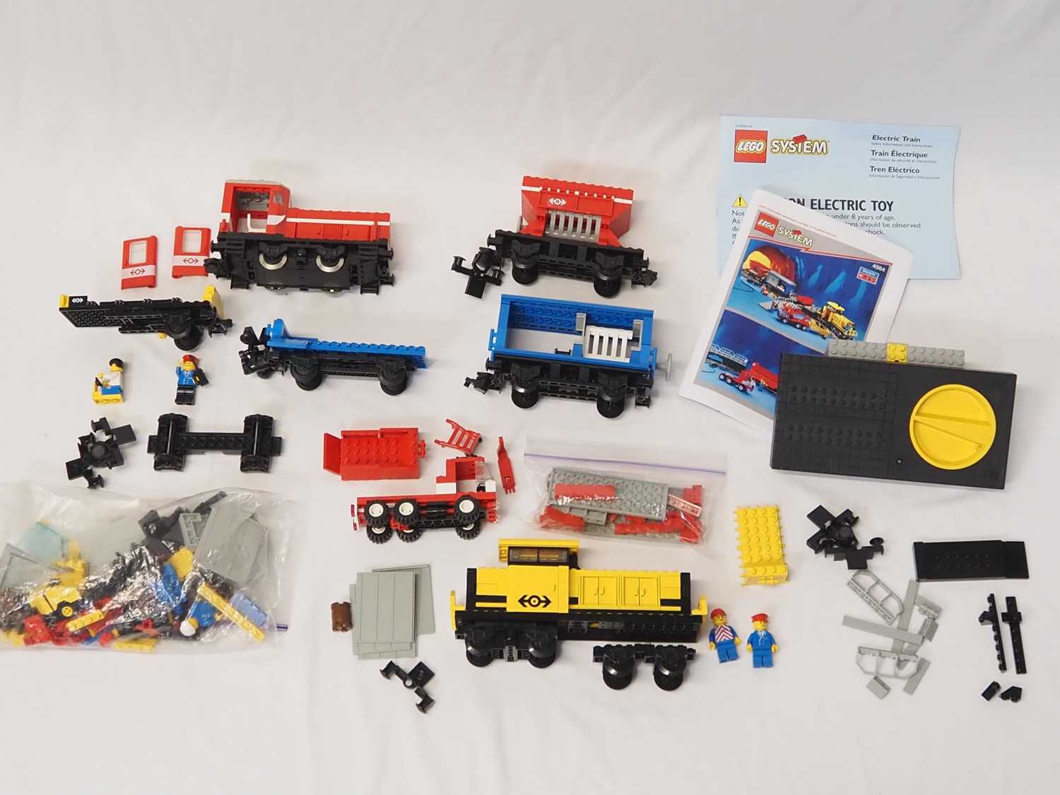 Lot 77 - LEGO - TRAIN - A selection of parts (not...