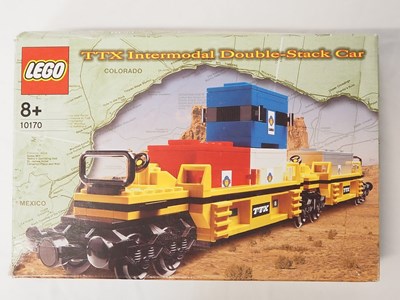 Lot 89 - LEGO - TRAIN #10170 - 9v TTX Intermodal Double...