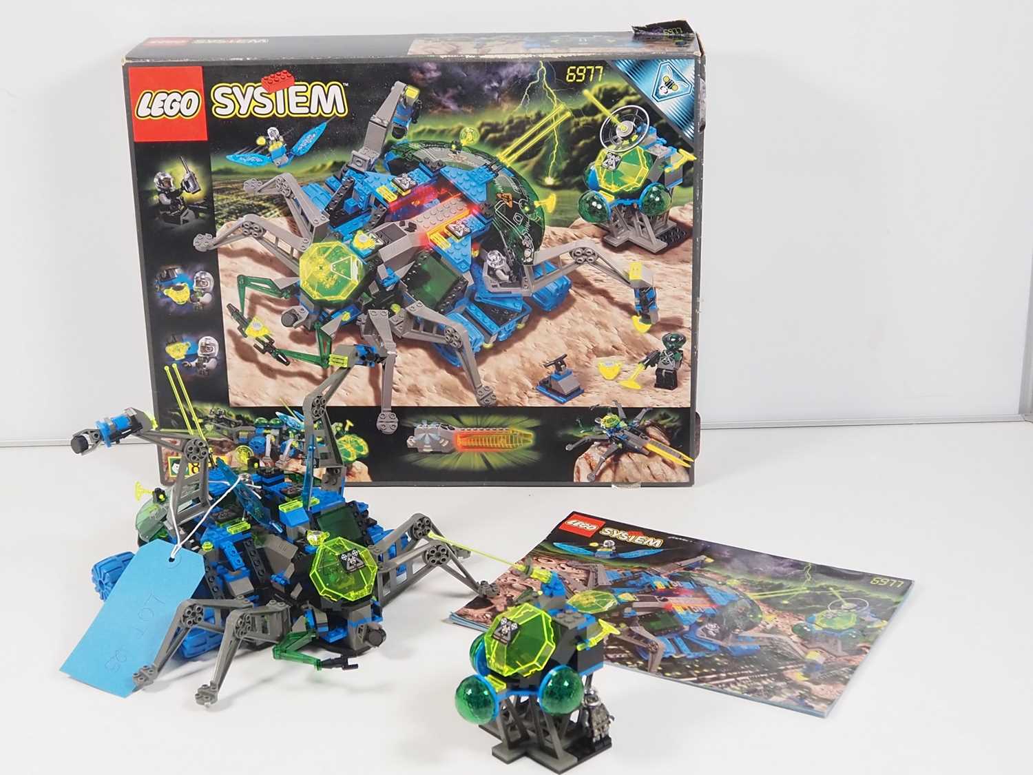 Lot 125 - LEGO - SPACE #6977 Insectoids Arachnoid Star