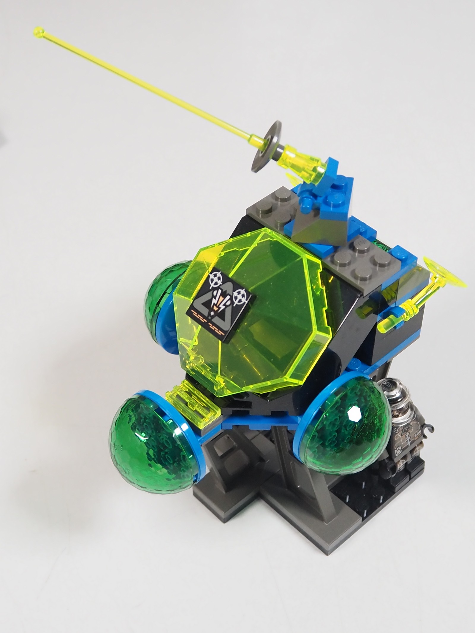 Lot 125 - LEGO - SPACE #6977 Insectoids Arachnoid Star