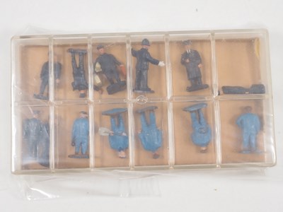 Lot 114 - A group of DINKY original accessories kits...