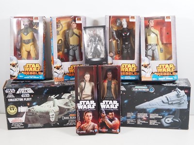 Lot 179 - A group of modern STAR WARS action figures in...