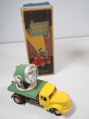 Lot 195 - A pair of boxed vintage Czechoslovakian...