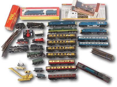 Lot 507 - A large quantity of OO gauge roiling stock and...