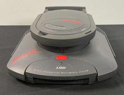 Lot 391 - ATARI JAGUAR - An unboxed Atari Jaguar games...