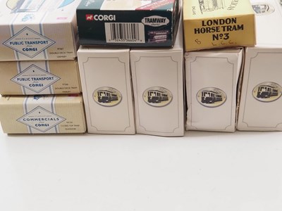 Lot 13 - A large group of boxed and unboxed mostly 1:76...