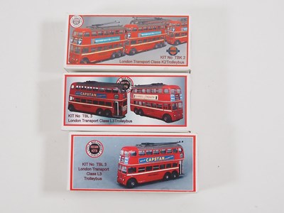 Lot 26 - A group of 1:76 scale resin based unbuilt...