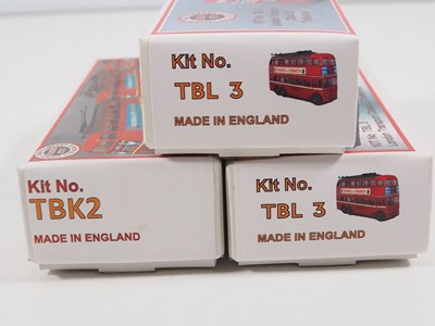 Lot 26 - A group of 1:76 scale resin based unbuilt...