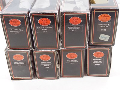 Lot 35 - A quantity of 1:76 scale diecast buses and...