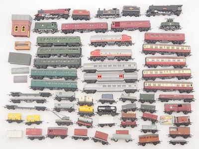 Lot 398 - A large quantity of unboxed OO gauge...