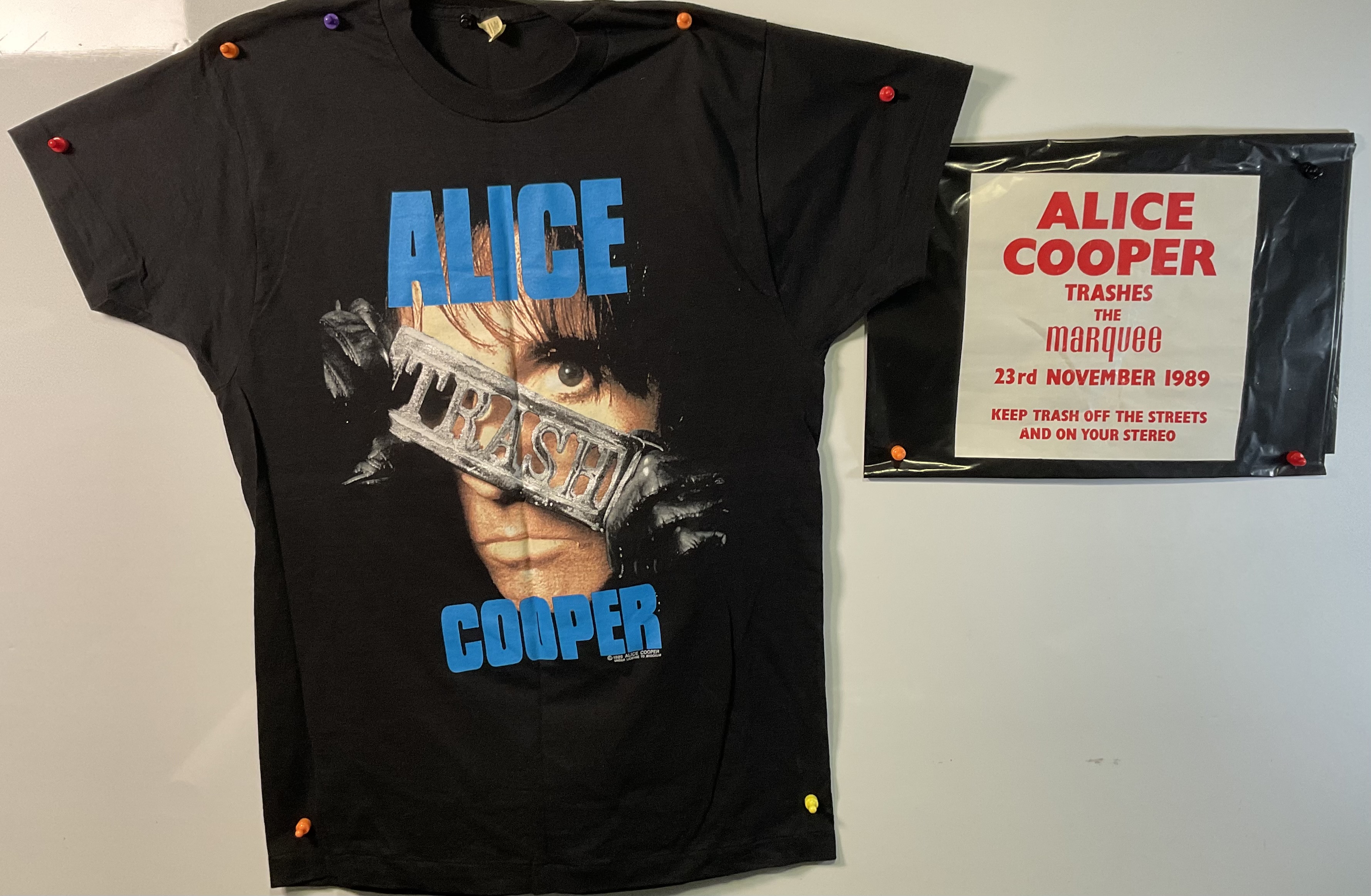 激レア★Alice Cooper TRASHES 1989年カナダツアーTシャツ Lot 440 - ALICE COOPER TRASH (1989) - A group of Alice