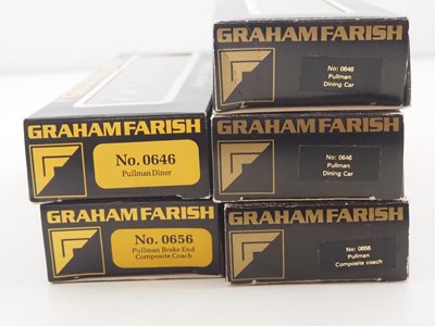 Lot 6 - A group of GRAHAM FARISH N gauge rolling stock...