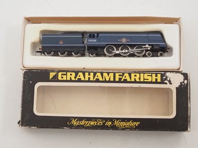 Lot 6 - A group of GRAHAM FARISH N gauge rolling stock...