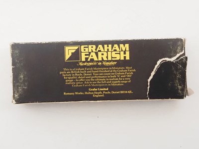 Lot 6 - A group of GRAHAM FARISH N gauge rolling stock...