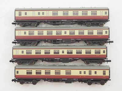 Lot 19 - A group of GRAHAM FARISH N gauge rolling stock...