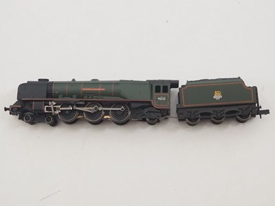 Lot 19 - A group of GRAHAM FARISH N gauge rolling stock...