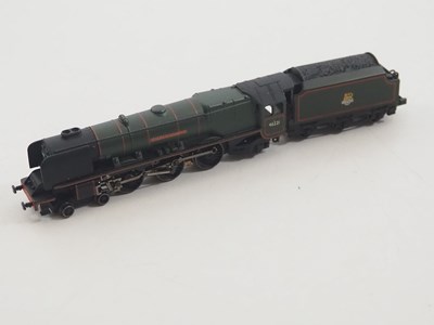 Lot 19 - A group of GRAHAM FARISH N gauge rolling stock...