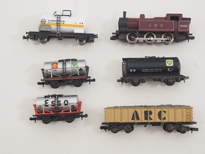 Lot 26 - A group of unboxed N gauge rolling stock by...