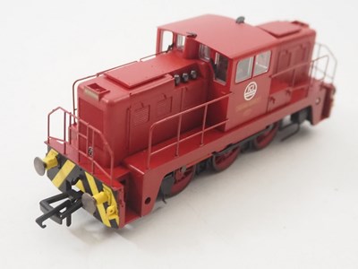 Lot 97 - An OXFORD RAIL OO gauge Janus diesel shunting...