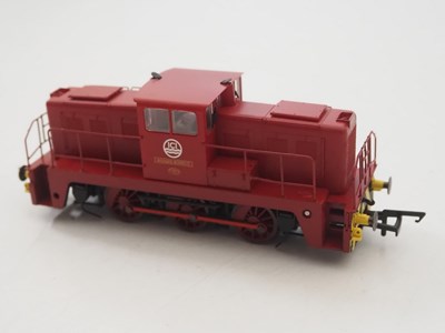 Lot 97 - An OXFORD RAIL OO gauge Janus diesel shunting...