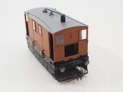 Lot 98 - A MODEL RAIL (by RAPIDO TRAINS) OO gauge Class...