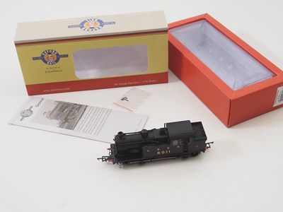 Lot 98 - A MODEL RAIL (by RAPIDO TRAINS) OO gauge Class...