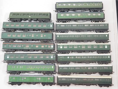 Lot 105 - A very large crate of unboxed OO gauge...