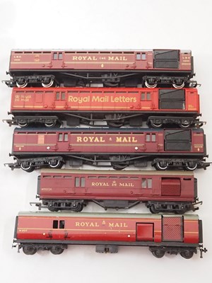 Lot 105 - A very large crate of unboxed OO gauge...