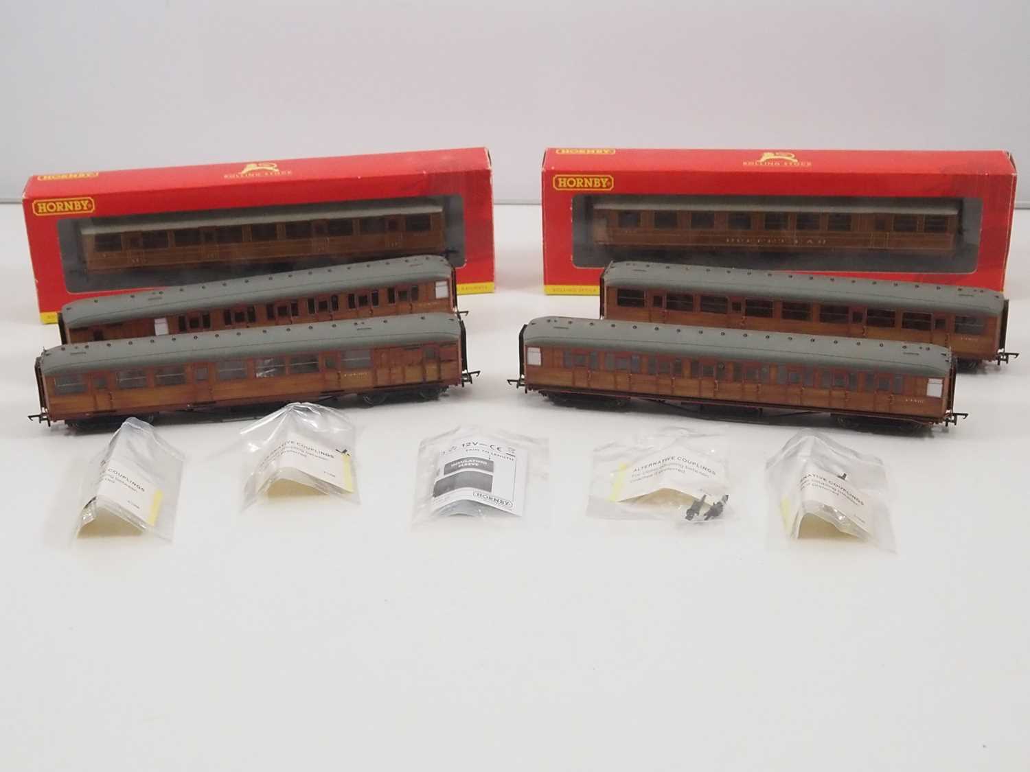 Lot 106 - A group of boxed and unboxed HORNBY OO gauge...