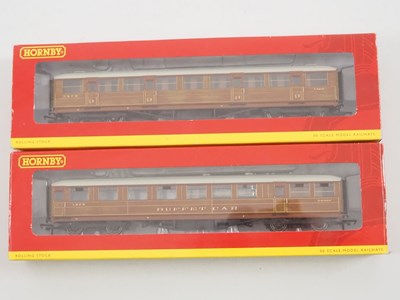 Lot 106 - A group of boxed and unboxed HORNBY OO gauge...
