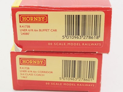 Lot 106 - A group of boxed and unboxed HORNBY OO gauge...