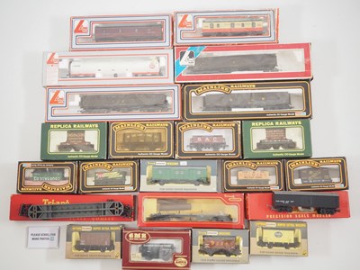 Lot 111 - A mixed group of OO gauge rolling stock by...