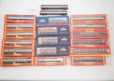 Lot 114 - A group of OO gauge Mark 2,3 and 4 passenger...