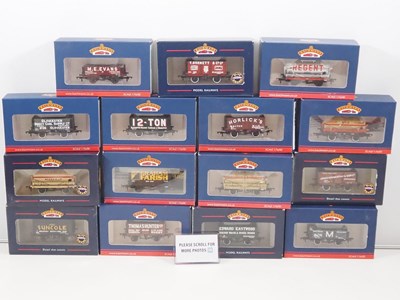 Lot 122 - A group of BACHMANN OO gauge wagons, in...
